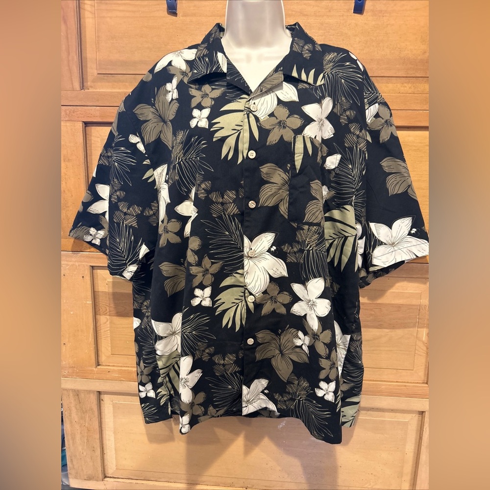 Montage collection Hawaiian flower, pattern, button-down polyester dress shirt